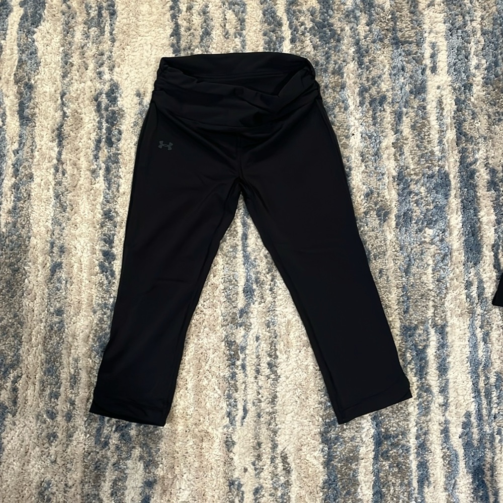 Under Armour Black Capri Workout Bottoms